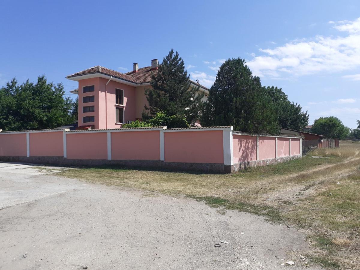 Guest House Edelvais Dve Mogili Exteriér fotografie