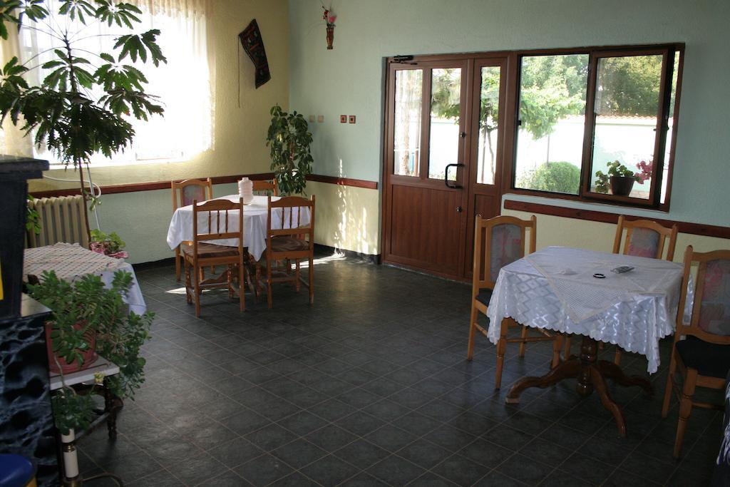 Guest House Edelvais Dve Mogili Exteriér fotografie