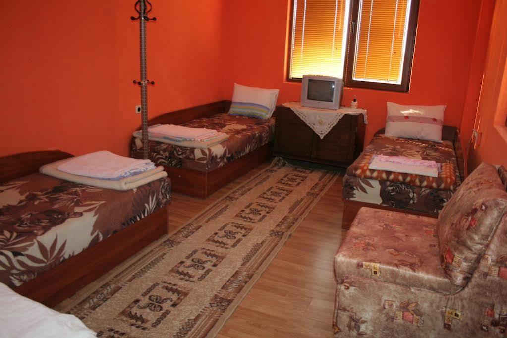 Guest House Edelvais Dve Mogili Exteriér fotografie