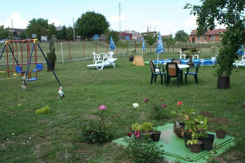 Guest House Edelvais Dve Mogili Exteriér fotografie
